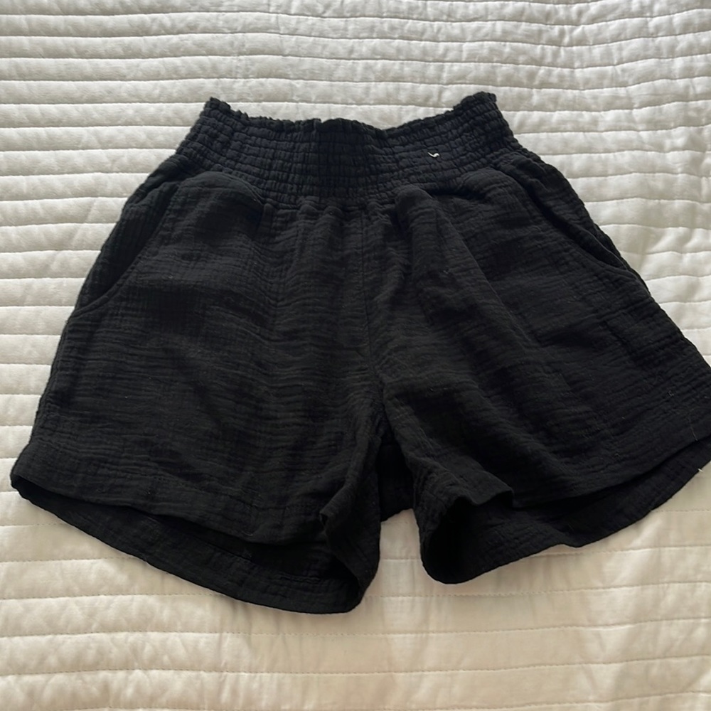 Black linen shorts with pockets